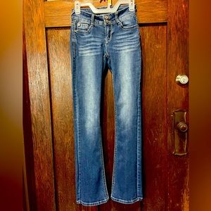 Wallflower women’s boot, cut jeans